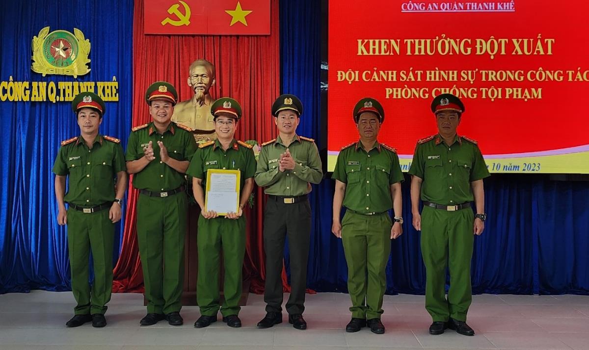 phat hien ten cuop nam tai xe cho ngay vao uy ban phuong de bao an4