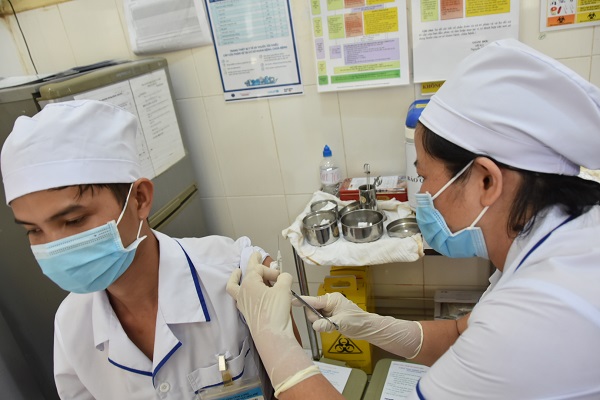 du chi 12100 ty dong ngan sach mua vaccine ngua covid 19 dspl