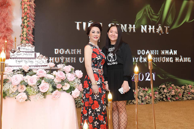 ai nu kin tieng cua doanh nhan nguyen phuong hang ban sao cua me tu ngoai hinh den tinh cach dspl 1 ai nu kin tieng cua doanh nhan nguyen phuong hang ban sao cua me tu ngoai hinh den tinh cach dspl 1