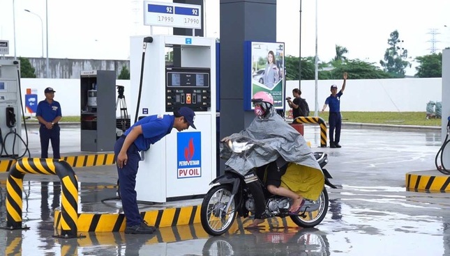 pv oil yeu cau nhan vien lam don nghi viec neu lam them shipper taxi cong nghe dspl