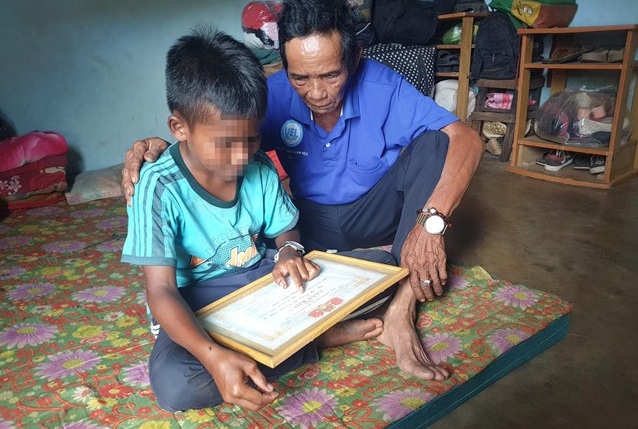 lap doan kiem tra xac minh thong tin nghi van hoc tro ngheo bi hieu truong giam hoc ba vi chua nop tien quy dspl