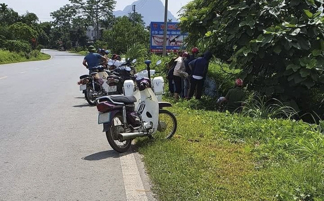 san phu 16 tuoi bo lai con o cong nuoc sau sinh co ban trai bang tuoi dspl
