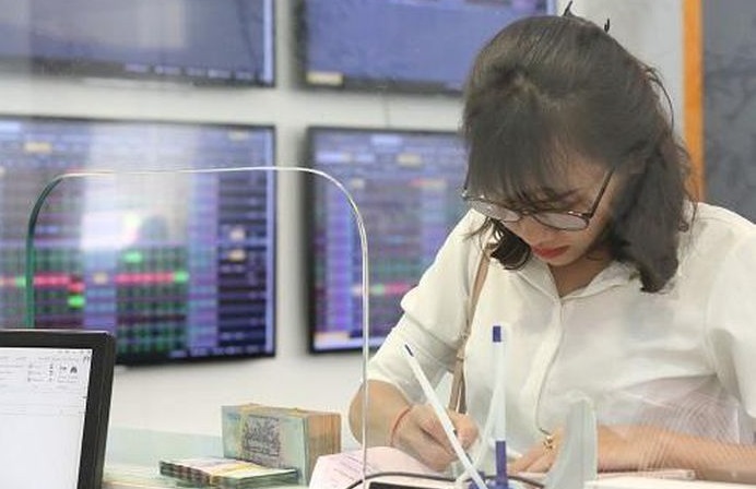 nhom nganh ngan hang bao lai dam nho dau dspl
