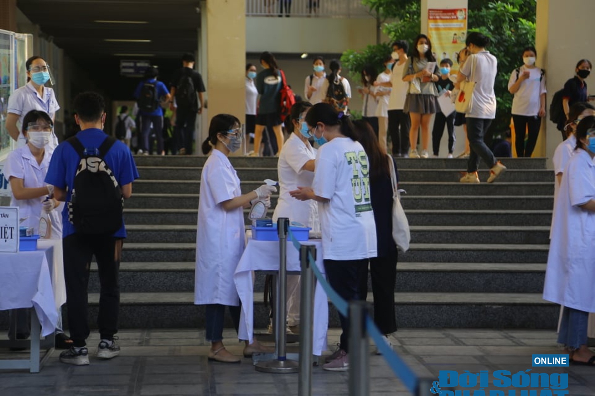 thi sinh buoc vao ngay thi dau tien dspl 6 thi sinh buoc vao ngay thi dau tien dspl 6
