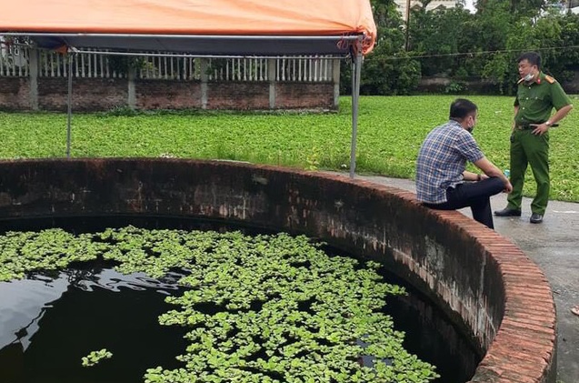 phat hien thi the nguoi phu nu duoi gieng nuoc o ha noi dspl