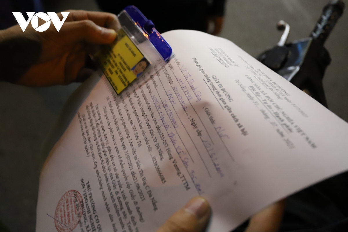 da nang duong pho vang lang trong dem dau tiem thuc hien gian cach theo chi thi moi dspl 10