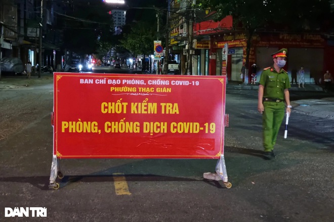 da nang duong pho vang lang trong dem dau tiem thuc hien gian cach theo chi thi moi dspl 11