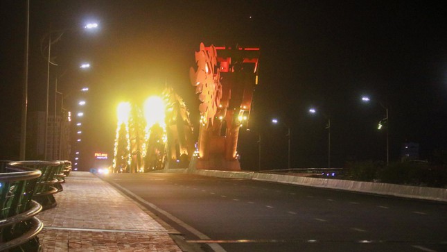 da nang duong pho vang lang trong dem dau tiem thuc hien gian cach theo chi thi moi dspl 2