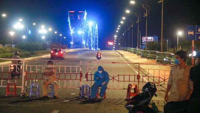 da nang duong pho vang lang trong dem dau tiem thuc hien gian cach theo chi thi moi dspl 5