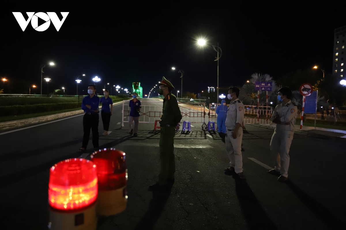 da nang duong pho vang lang trong dem dau tiem thuc hien gian cach theo chi thi moi dspl 7
