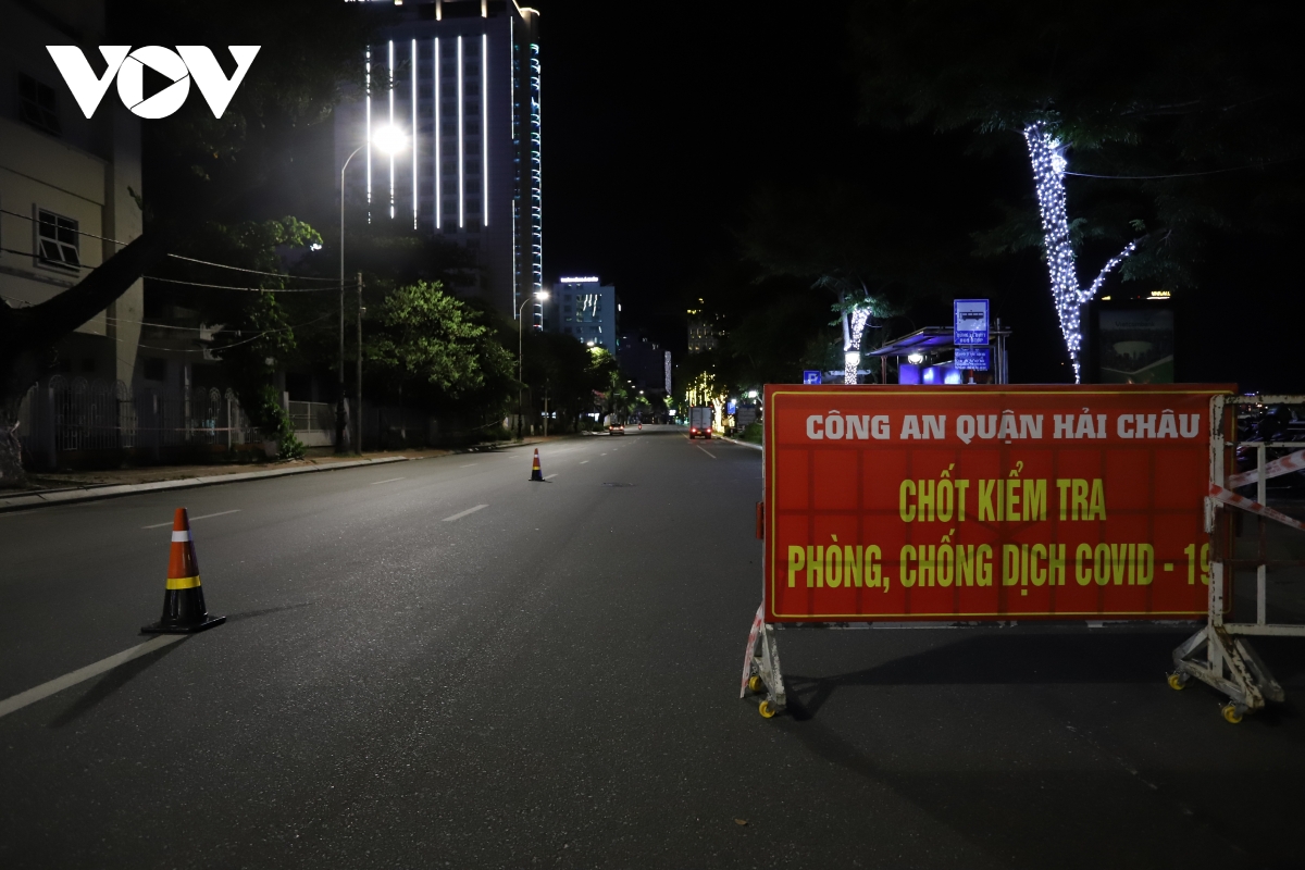 da nang duong pho vang lang trong dem dau tiem thuc hien gian cach theo chi thi moi dspl 8