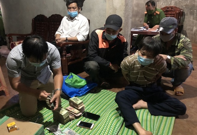 dung clip voi doanh nghiep mua lai gia 1 8 ty dong dspl dung clip voi doanh nghiep mua lai gia 1 8 ty dong dspl