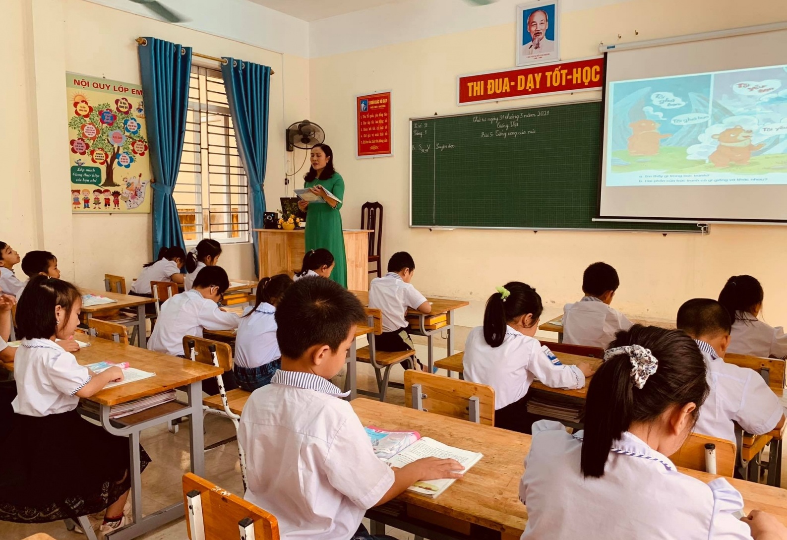 hoc sinh ninh binh tuu truong vao ngay 1 9 dspl hoc sinh ninh binh tuu truong vao ngay 1 9 dspl