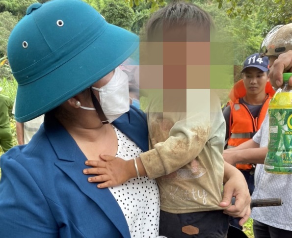 tim thay be trai 3 tuoi bi lu cuon troi o binh phuoc dspl