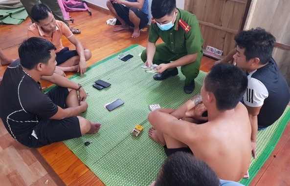 bac giang nhom con bac tu tap danh 3 cay an tien giua mua dich dspl bac giang nhom con bac tu tap danh 3 cay an tien giua mua dich dspl