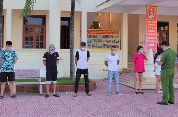 19 doi tuong thac loan trong quan karaoke co ca tre em 13 tuoi dspl 19 doi tuong thac loan trong quan karaoke co ca tre em 13 tuoi dspl