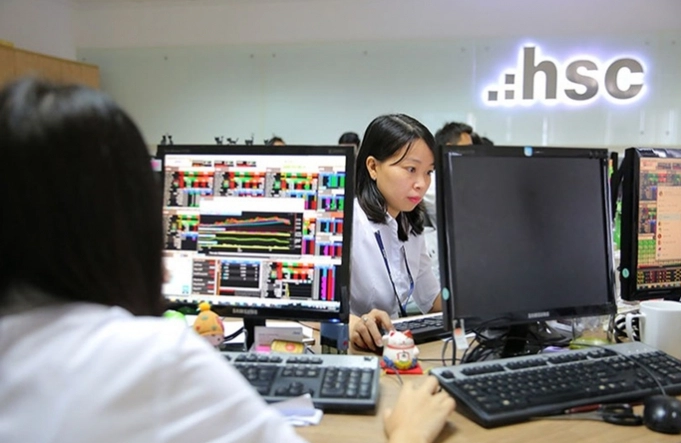 hsc chot quyen mua hon 152 trieu co phieu du kien huy dong hon 2135 ty dong dspl hsc chot quyen mua hon 152 trieu co phieu du kien huy dong hon 2135 ty dong dspl