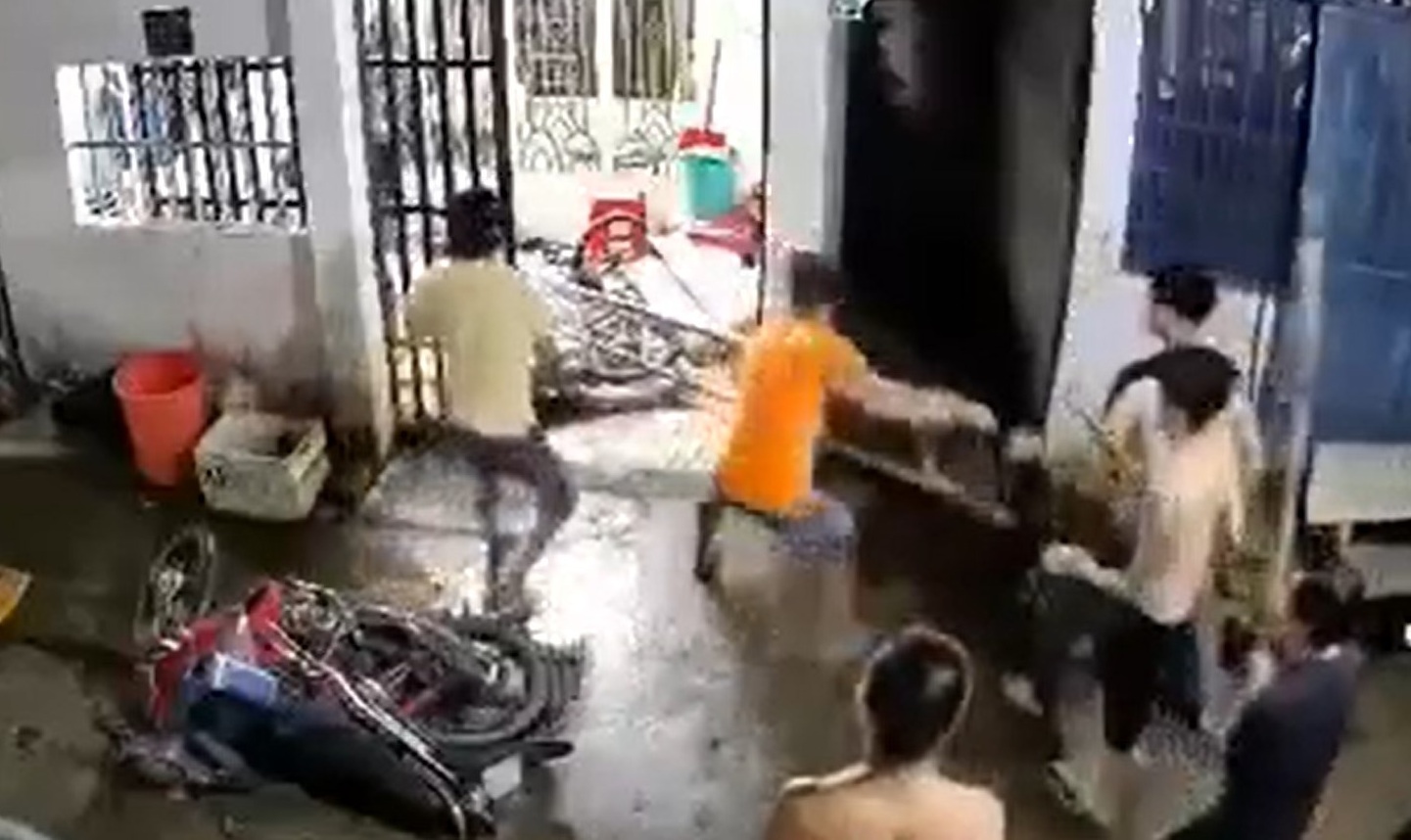 nguoi dan ong xong vao nha dan chem 2 vo chong tu vong dspl nguoi dan ong xong vao nha dan chem 2 vo chong tu vong dspl