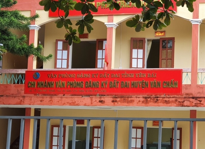loi dung cong vu de tu loi 3 can bo huyen bi khoi to dspl loi dung cong vu de tu loi 3 can bo huyen bi khoi to dspl