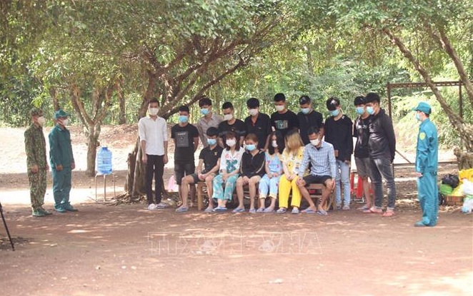 bat giu 21 nguoi xuat canh trai phep dspl
