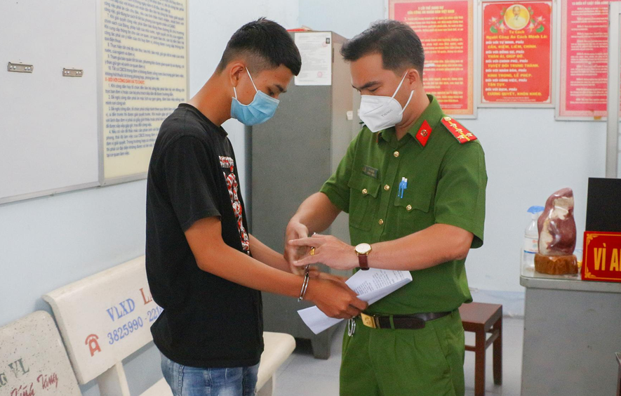 bat them 2 doi tuong trong vu no sung o vinh long dspl bat them 2 doi tuong trong vu no sung o vinh long dspl