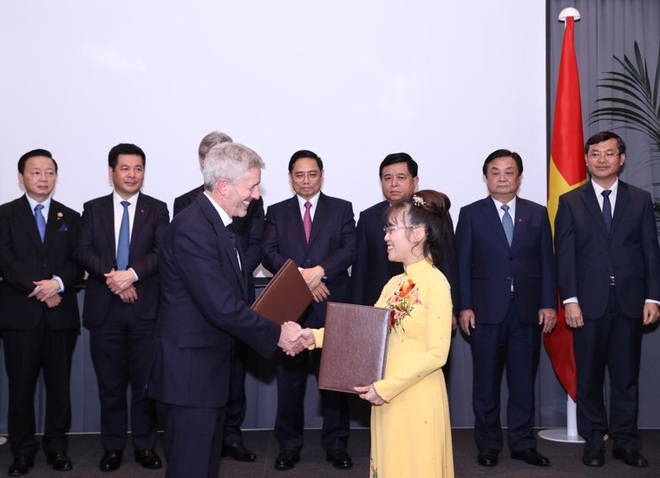 loat hop dong ty do ben canh tai tro khung cho dh thuoc oxford cua nu ty phu nguyen phi phuong thao dspl loat hop dong ty do ben canh tai tro khung cho dh thuoc oxford cua nu ty phu nguyen phi phuong thao dspl