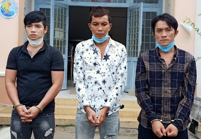 nhom thanh nien chem nguoi lia ban tay dspl nhom thanh nien chem nguoi lia ban tay dspl