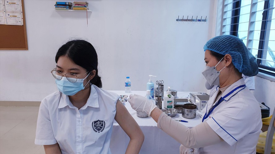 tp ha noi tiem 38000 mui vaccine covid 19 cho hoc sinh lop 9 dspl