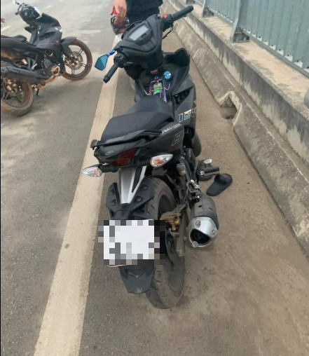 nghe an nghi van nam thanh nien bo lai xe may nhay cau tu tu dspl1 nghe an nghi van nam thanh nien bo lai xe may nhay cau tu tu dspl1
