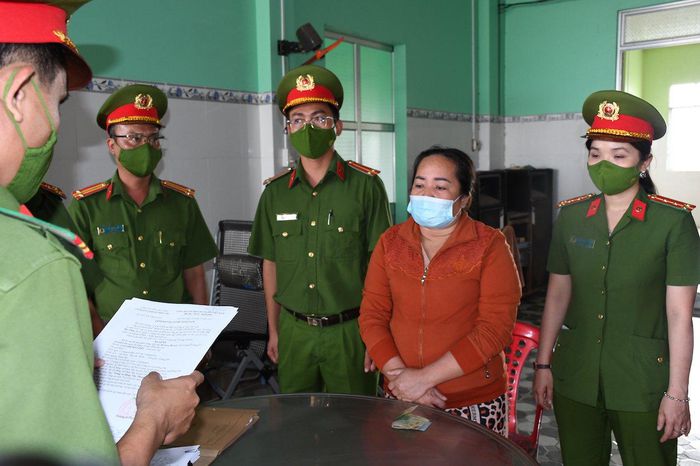 nu tieu thuong lua dao chiem doat 19 ty dong cua ngu dan dspl nu tieu thuong lua dao chiem doat 19 ty dong cua ngu dan dspl