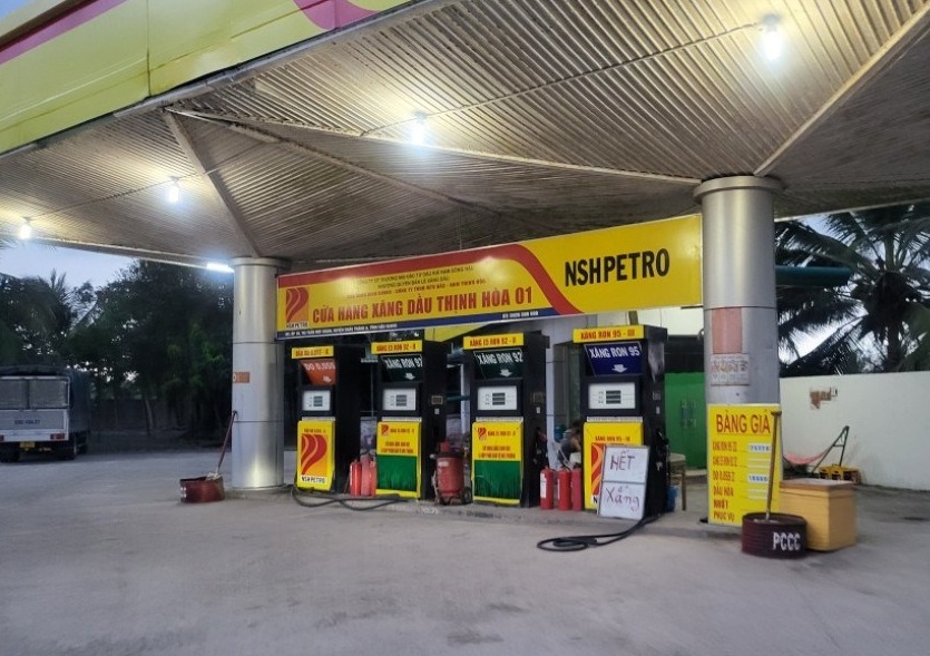 nhieu cua hang tp hcm mien tay tiep tuc het xang dspl