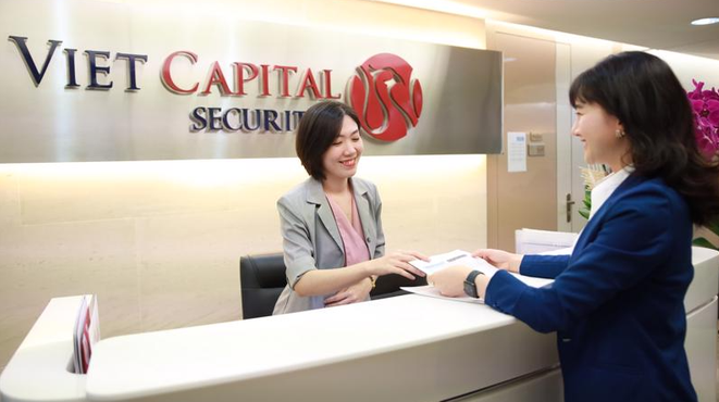 chung khoan ban viet chu tich luong khong dong thuong ban tong giam doc 72 ty dspl