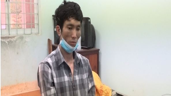 vu nguoi dan ong guc chet truoc cua nha bat duoc nghi pham khi dang tron trong vuon cay dspl