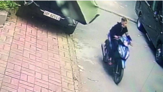 thieu nien 14 tuoi trom 11000 usd rong xe o to dspl