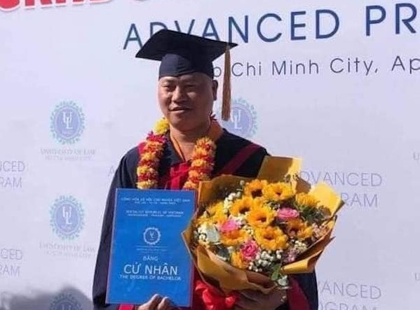 su thay an thit cho nguyen minh phuc mac ao cu nhan tot nghiep truong dh luat tp hcm noi gi dspl su thay an thit cho nguyen minh phuc mac ao cu nhan tot nghiep truong dh luat tp hcm noi gi dspl