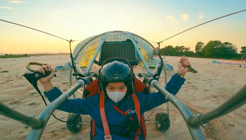 nu sinh dh quoc gia ha noi tro thanh nu phi cong du luon dau tien tai viet nam dspl