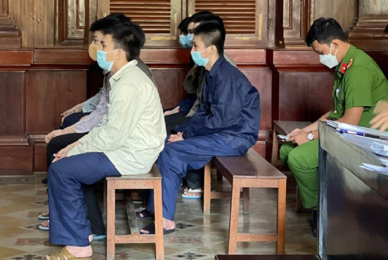 thieu nien 15 tuoi cam dau bang cuop nhi dspl thieu nien 15 tuoi cam dau bang cuop nhi dspl