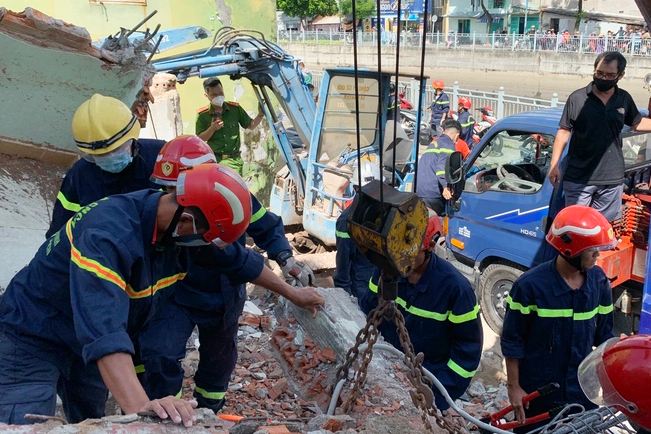 tp hcm do tuong khien 2 cong nhan thuong vong dspl