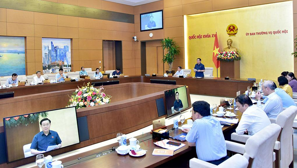 thong qua nghi quyet giam kich khung thue bao ve moi truong doi voi xang dau dspl