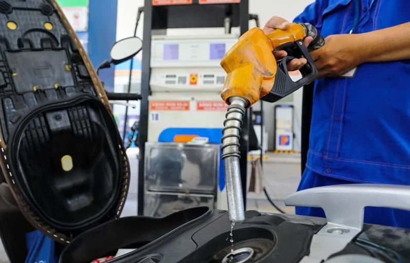 gia xang co the giam lan thu 6 lien tiep dspl