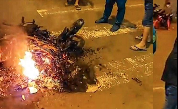 hai nhom thanh nien hon chien dot chay xe may dspl