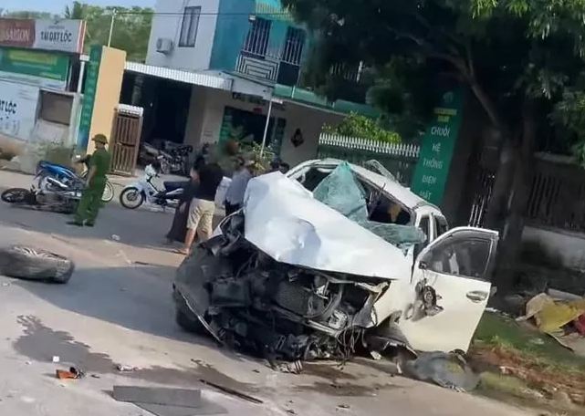 nghe an o to dien tong xe may cung chieu 2 vo chong tu vong 5 nguoi bi thuong dspl