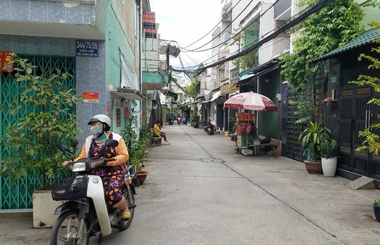 tp hcm bac thong tin be trai 5 tuoi bi 2 thanh nien bat coc o quan binh tan dspl
