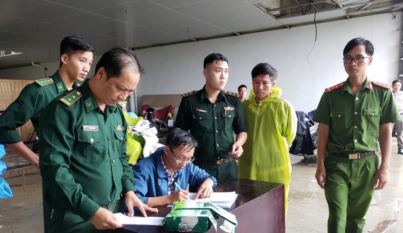 da nang tiep tuc phat hien cac goi tinh the nghi la ma tuy troi vao bo bien dspl