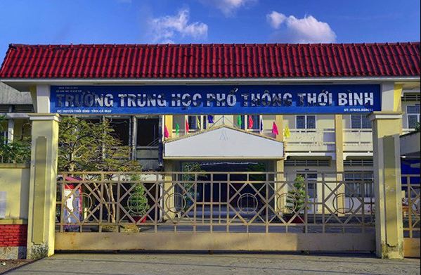 ca mau thay giao len tieng xin loi vi xung ho khong chuan muc khoi day chuyen khong hay cua nu sinh dspl
