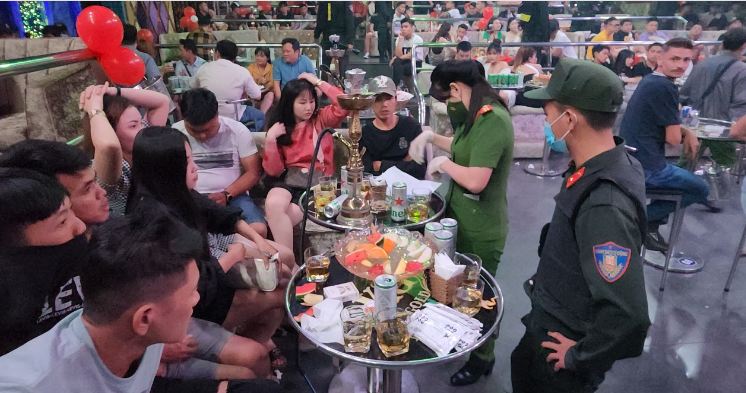 kien giang phat hien 139 nam nu duong tinh voi ma tuy tai quan bar paradise dspl