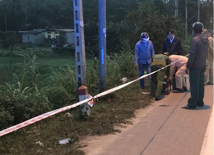 quang ngai di cau luon nguoi dan bang hoang phat hien thi the duoi ruong hoang dspl