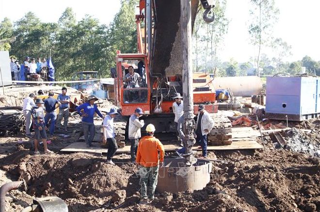 vu be trai 10 tuoi roi xuong tru be tong tinh phuong an phu de day nhanh tien do dspl