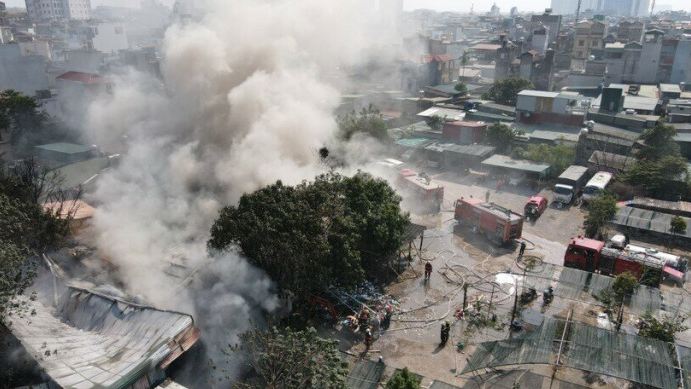 ha noi chay du doi kho xuong o quan hoang mai dspl