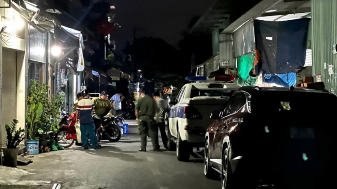 binh duong mot phu nu tu vong sau khi bi chan duong tat axit dspl